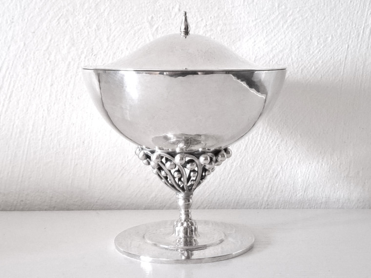 BONBONNIÈRE p HÖG FOT, design JOHAN RODHE, GEORG JENSEN KÖPENHAMN 1915-19