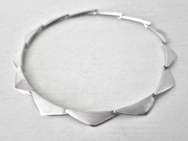 (ny) HALSBAND, design BENT GABRIELSEN, GEORG JENSEN  KÖPENHAMN c:a 2000